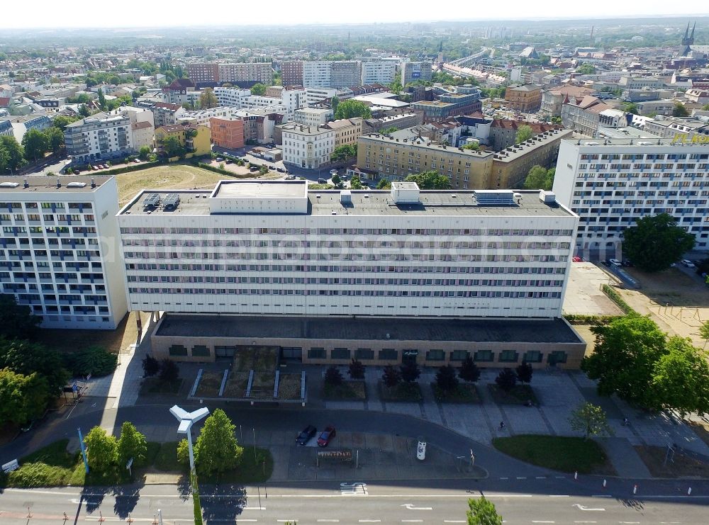 Halle (Saale) from above - Vacant, unused building the formerly Maritim - Hotel on Riebeckplatz in the district Mitte in Halle (Saale) in the state Saxony-Anhalt, Germany