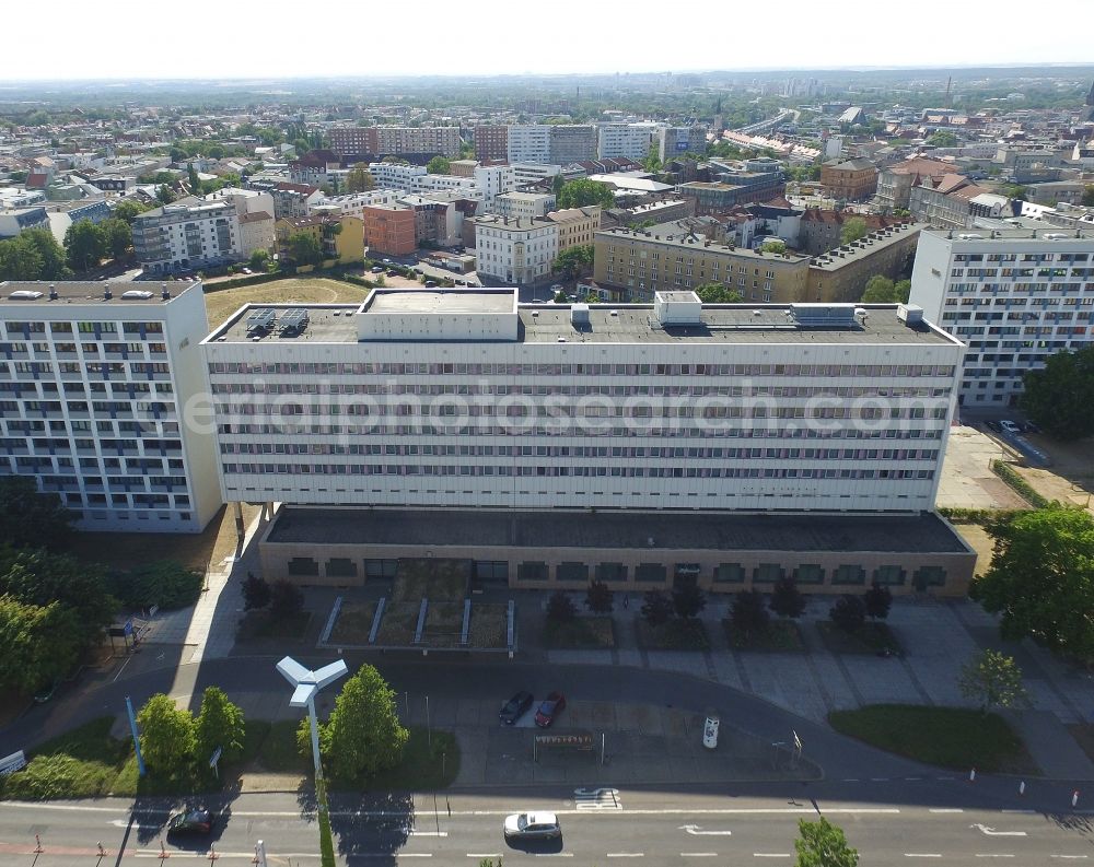 Halle (Saale) from the bird's eye view: Vacant, unused building the formerly Maritim - Hotel on Riebeckplatz in the district Mitte in Halle (Saale) in the state Saxony-Anhalt, Germany