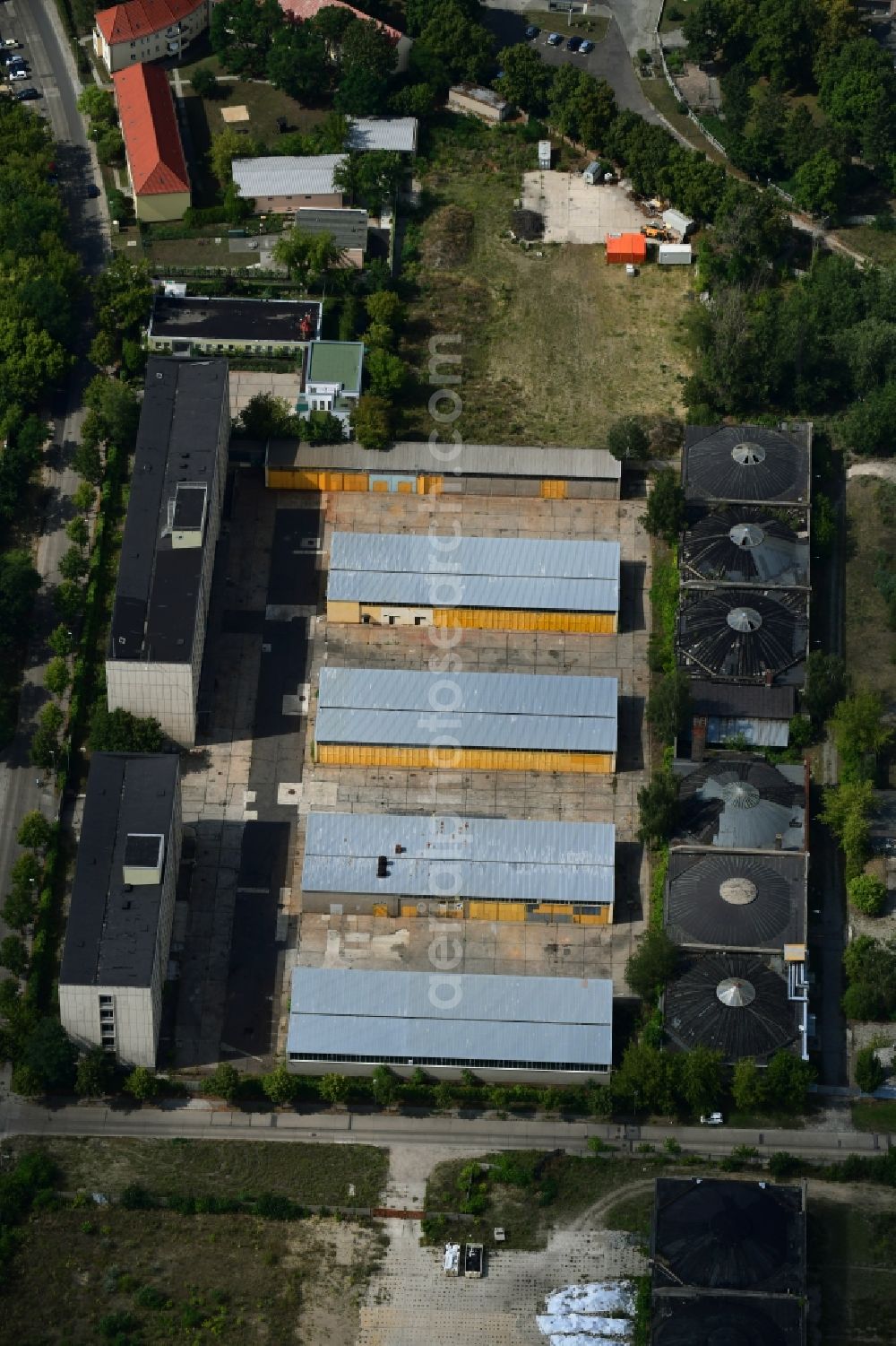 Berlin from above - Vacant, unused building of Garagenkomplexe on Koepenicker Allee corner Am Alten Flugplatz in the district Karlshorst in Berlin, Germany