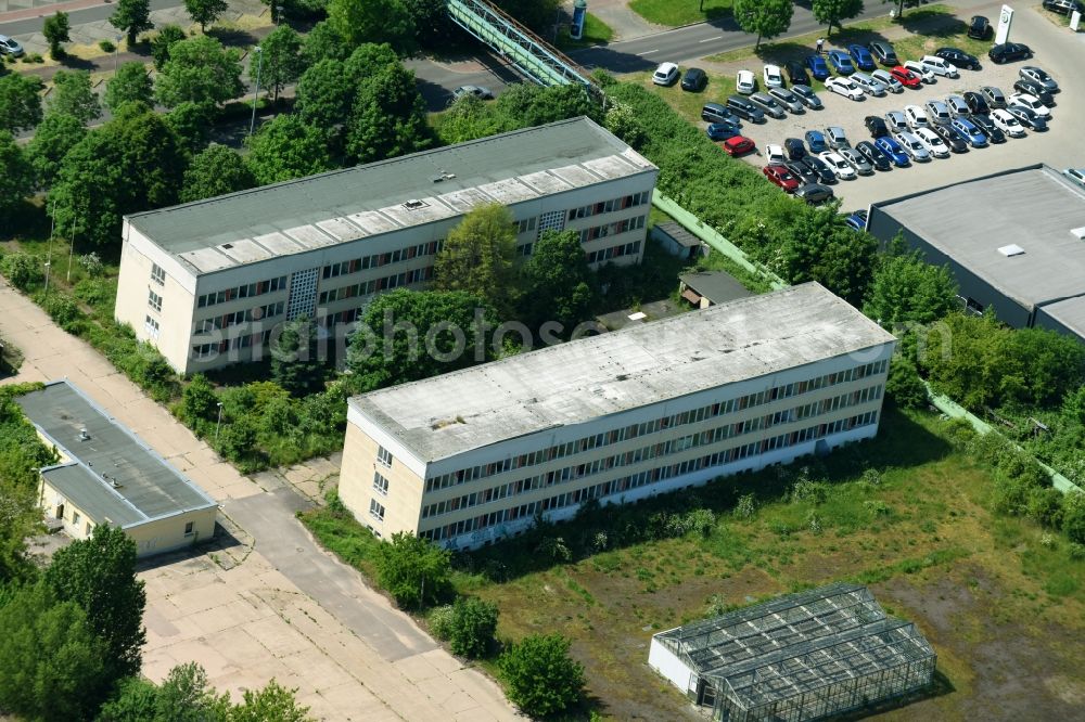 Aerial image Magdeburg - Vacant, unused building einer Schule with Turnhalle in Magdeburg in the state Saxony-Anhalt, Germany