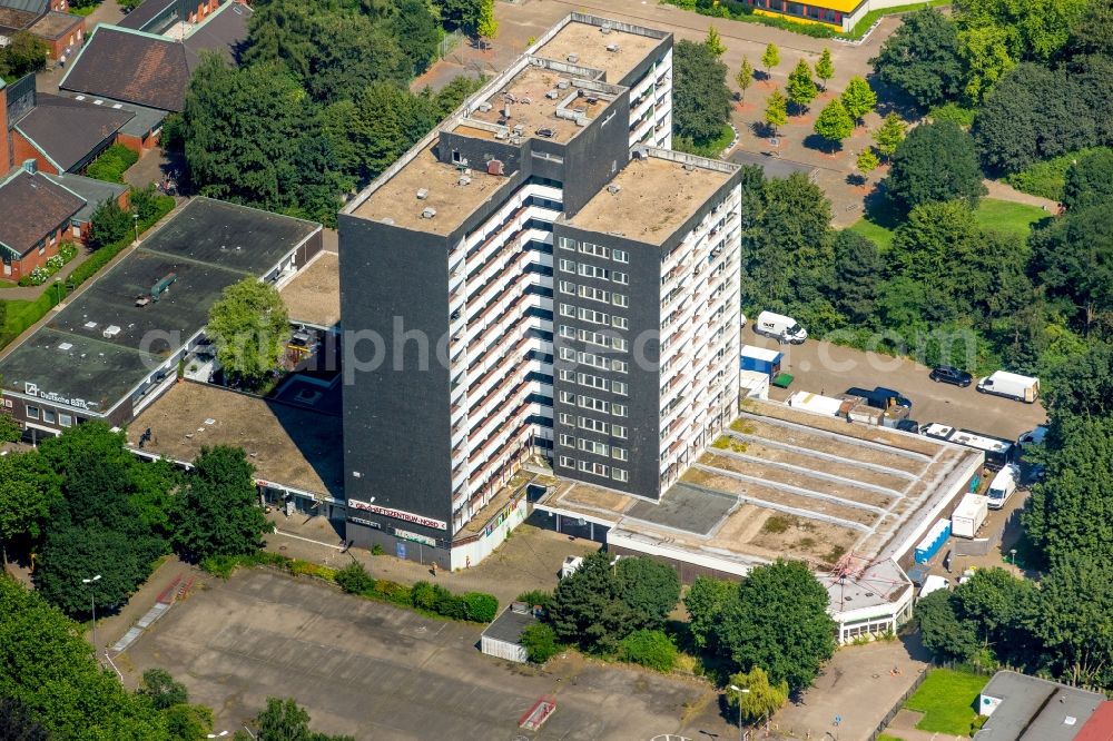 Aerial image Gladbeck - Vacant, unused building Schwechater street in Gladbeck in the state North Rhine-Westphalia