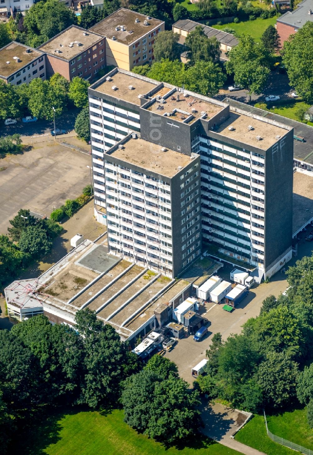 Gladbeck from the bird's eye view: Vacant, unused building Schwechater street in Gladbeck in the state North Rhine-Westphalia