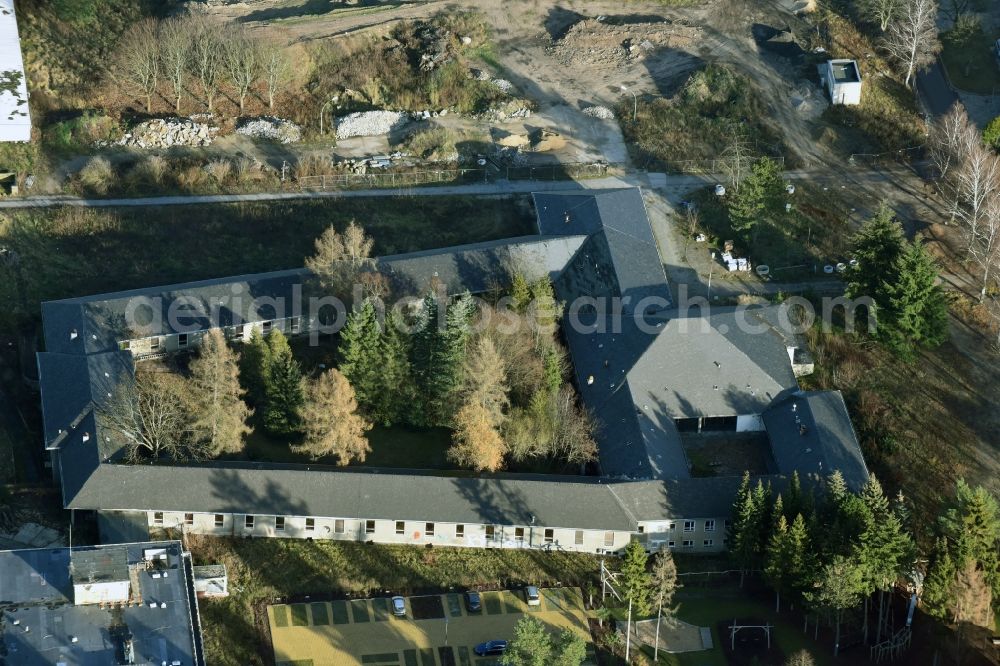 Berlin from the bird's eye view: Vacant, untapped hospital building at the Wiltbergstrasse in the district Buch in Berlin