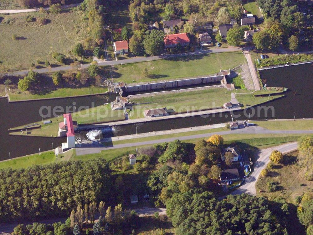 Aerial image Oranienburg - Die Lehnitzschleuse stellt ein wichtiges Bauwerk des Oder-Havel-Kanals dar. Sie wurde im Jahre 1936 erbaut und ist mit einer nutzbaren Größe von 134 m Länge, 12 m Breite und einer Fallhöhe von 5,65 m die größte Schleuse in der Umgebung.