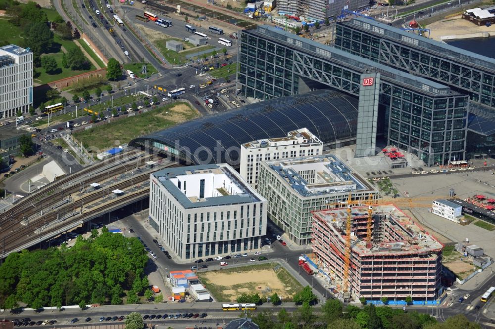 Aerial photograph Berlin - Lehrter Stadtquartier quarter in the Moabit part of Berlin in Germany. The quarter consists of 5 blocks which form a complex of office buildings and hotels