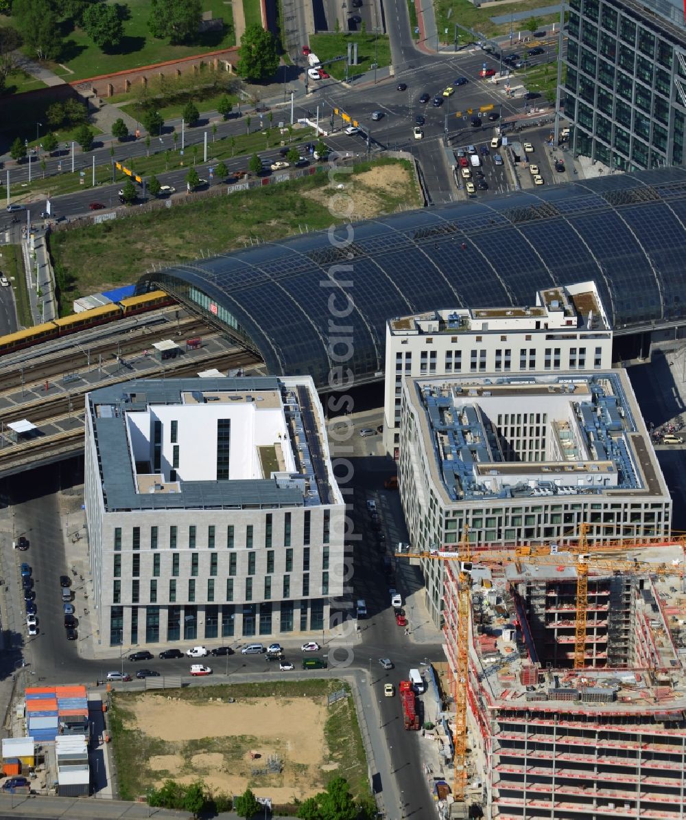 Aerial image Berlin - Lehrter Stadtquartier quarter in the Moabit part of Berlin in Germany. The quarter consists of 5 blocks which form a complex of office buildings and hotels