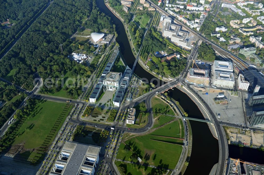 Berlin Moabit from the bird's eye view: Lehrter Stadtquartier quarter in the Moabit part of Berlin in Germany. The quarter consists of 5 blocks which form a complex of office buildings and hotels