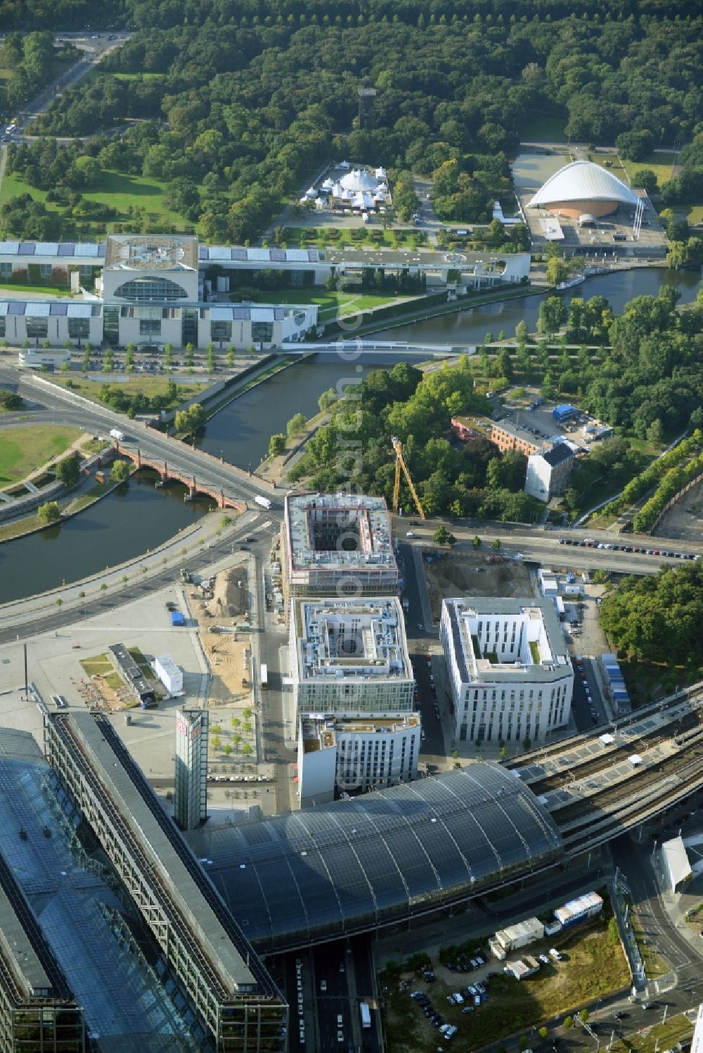 Berlin Moabit from the bird's eye view: Lehrter Stadtquartier quarter in the Moabit part of Berlin in Germany. The quarter consists of 5 blocks which form a complex of office buildings and hotels