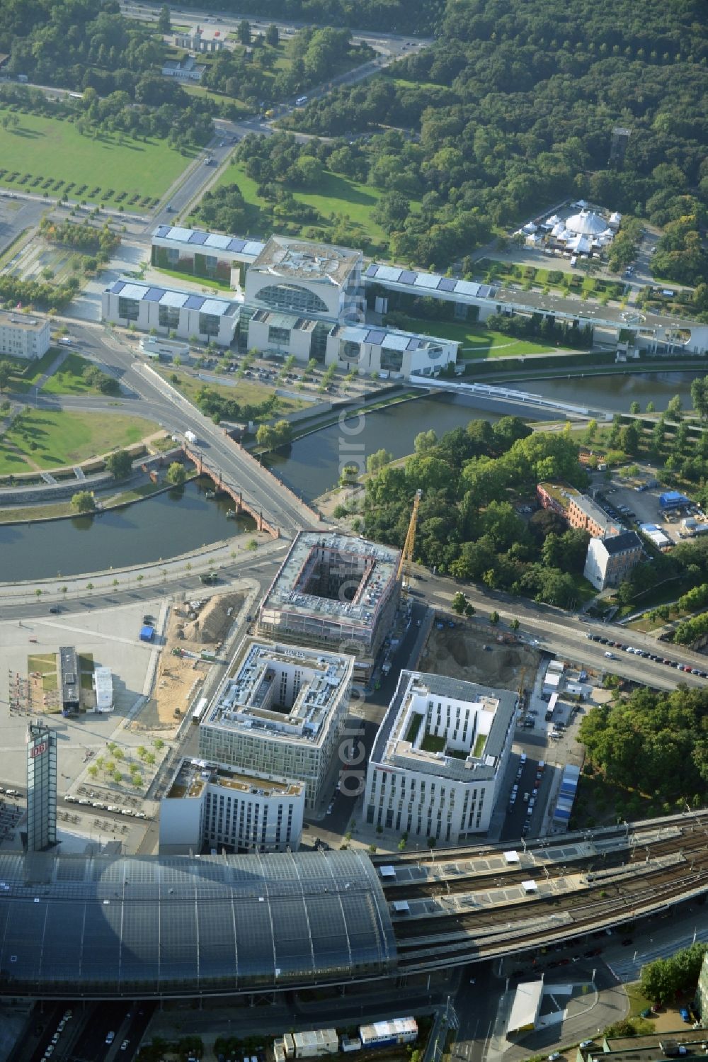 Aerial image Berlin Moabit - Lehrter Stadtquartier quarter in the Moabit part of Berlin in Germany. The quarter consists of 5 blocks which form a complex of office buildings and hotels