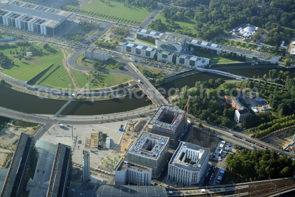 Aerial photograph Berlin Moabit - Lehrter Stadtquartier quarter in the Moabit part of Berlin in Germany. The quarter consists of 5 blocks which form a complex of office buildings and hotels