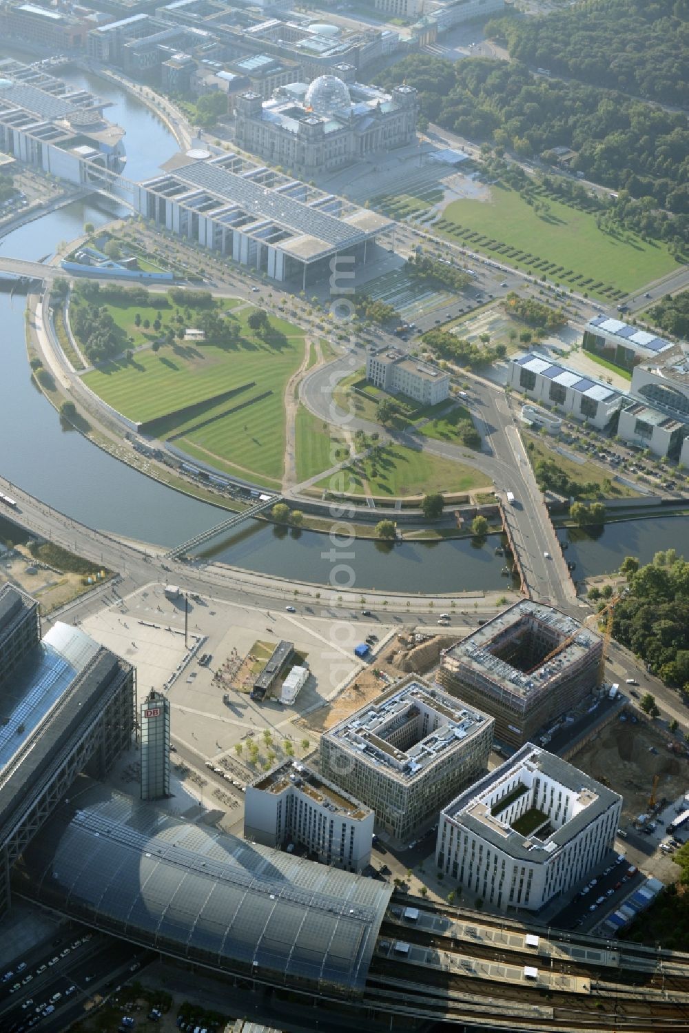 Berlin Moabit from the bird's eye view: Lehrter Stadtquartier quarter in the Moabit part of Berlin in Germany. The quarter consists of 5 blocks which form a complex of office buildings and hotels