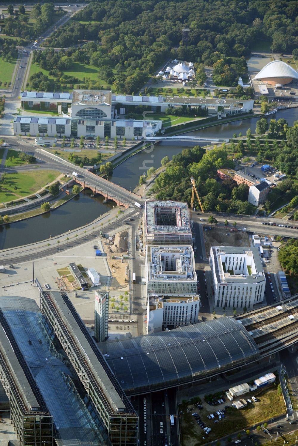 Aerial photograph Berlin - Lehrter Stadtquartier quarter in the Moabit part of Berlin in Germany. The quarter consists of 5 blocks which form a complex of office buildings and hotels