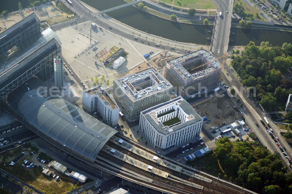 Aerial photograph Berlin - Lehrter Stadtquartier quarter in the Moabit part of Berlin in Germany. The quarter consists of 5 blocks which form a complex of office buildings and hotels