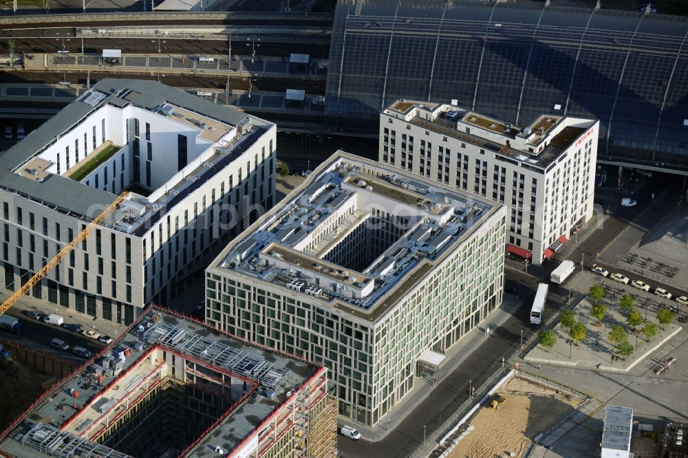 Berlin from the bird's eye view: Lehrter Stadtquartier quarter in the Moabit part of Berlin in Germany. The quarter consists of 5 blocks which form a complex of office buildings and hotels