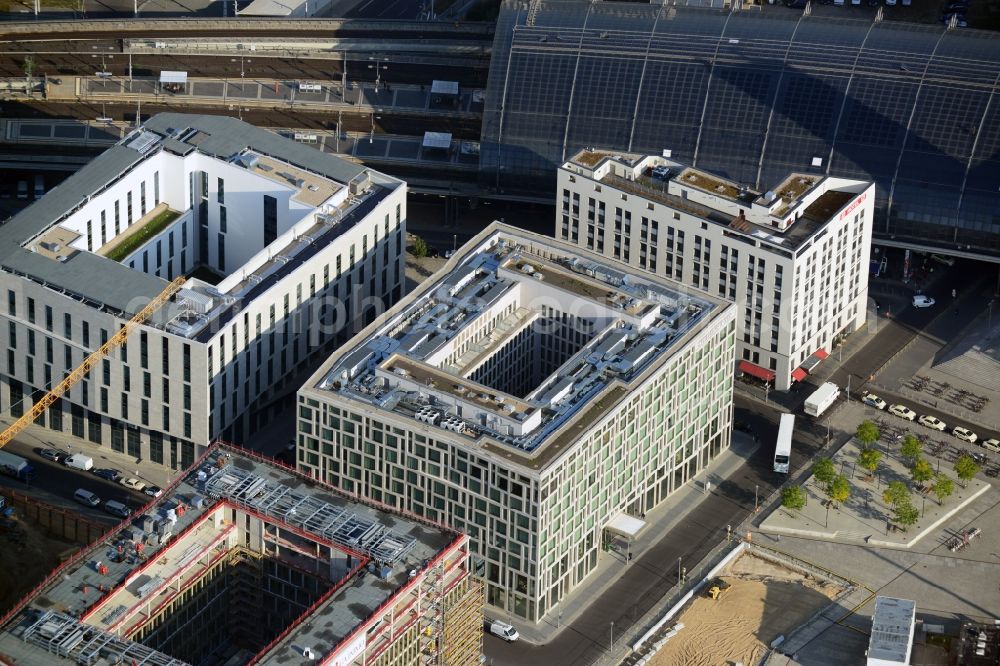 Aerial image Berlin - Lehrter Stadtquartier quarter in the Moabit part of Berlin in Germany. The quarter consists of 5 blocks which form a complex of office buildings and hotels