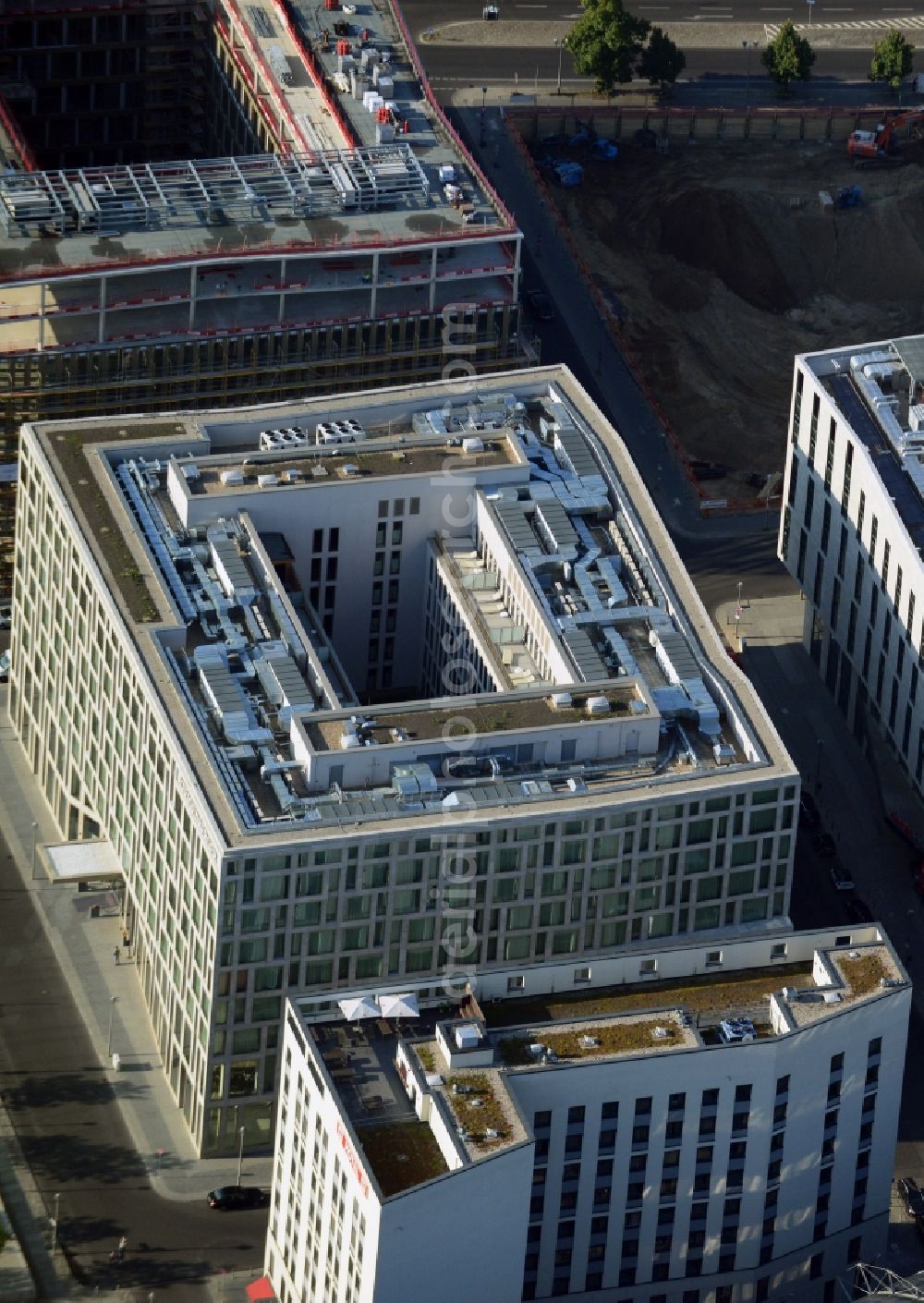 Aerial image Berlin - Lehrter Stadtquartier quarter in the Moabit part of Berlin in Germany. The quarter consists of 5 blocks which form a complex of office buildings and hotels