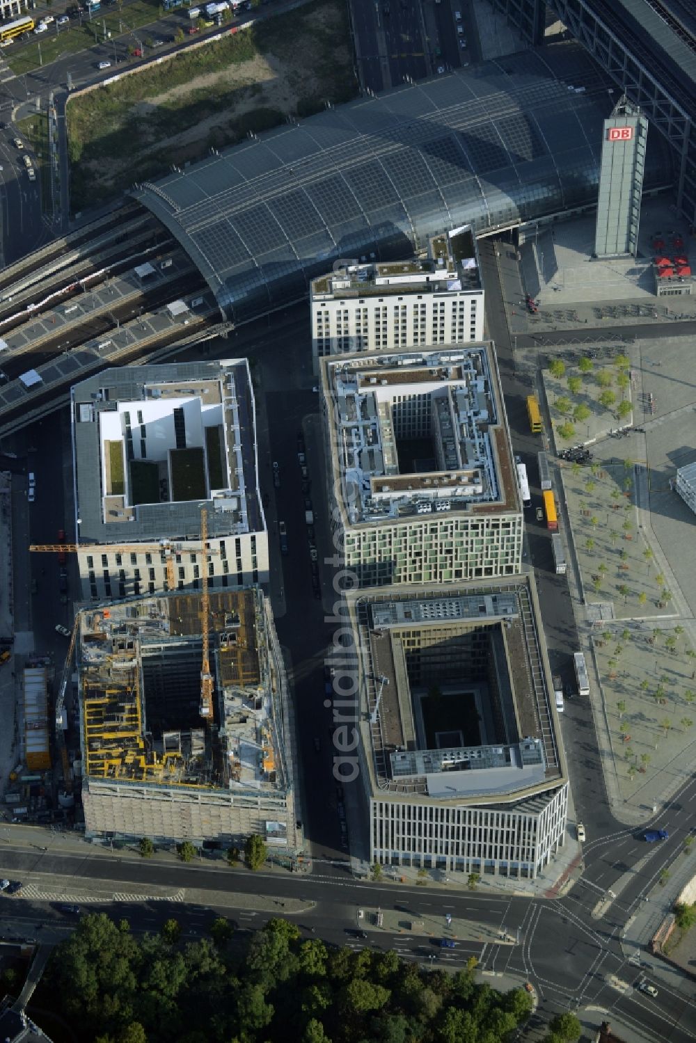 Berlin from the bird's eye view: Lehrter Stadtquartier quarter in the Moabit part of Berlin in Germany. The quarter consists of 5 blocks which form a complex of office buildings and hotels