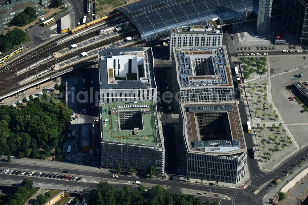 Berlin from the bird's eye view: Lehrter Stadtquartier quarter in the Moabit part of Berlin in Germany. The quarter consists of 5 blocks which form a complex of office buildings and hotels