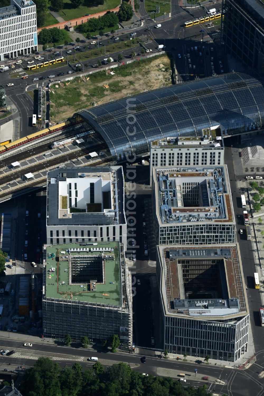 Aerial photograph Berlin - Lehrter Stadtquartier quarter in the Moabit part of Berlin in Germany. The quarter consists of 5 blocks which form a complex of office buildings and hotels