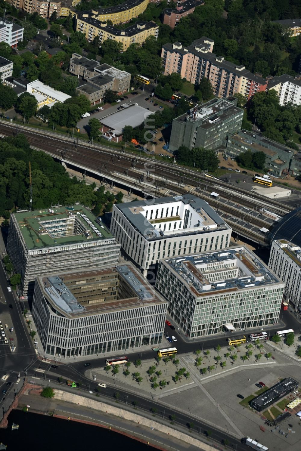 Aerial photograph Berlin - Lehrter Stadtquartier quarter in the Moabit part of Berlin in Germany. The quarter consists of 5 blocks which form a complex of office buildings and hotels