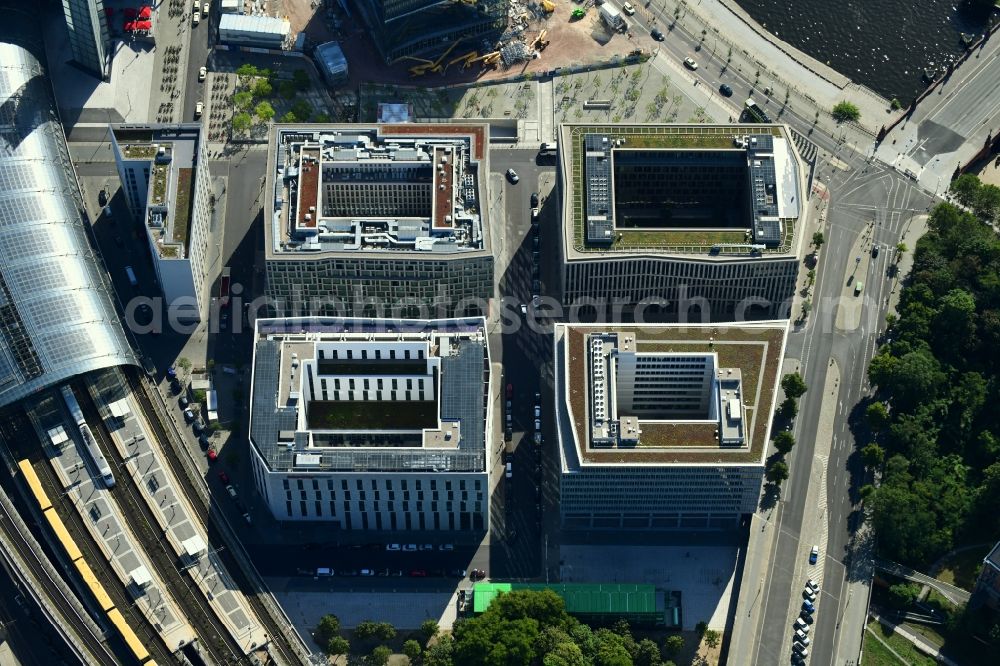 Aerial image Berlin - Lehrter Stadtquartier quarter in the Moabit part of Berlin in Germany. The quarter consists of 5 blocks which form a complex of office buildings and hotels