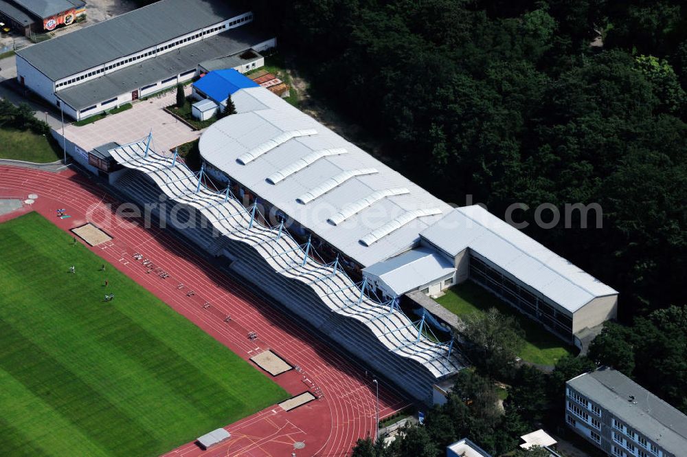 Rostock from above - Im Leichtathletikstadion in Rostock, Mecklenburg-Vorpommern finden Veranstaltungen und Wettkämpfe des Kreis-Leichtathletik-Verband Rostock e.V. sowie des Leichtathletik-Verband Mecklenburg-Vorpommern statt. Das Stadion befindet sich neben der DKB Arena. The athletic sports stadium is the location for events of the Kreis-Leichtathletik-Verband Rostock e.V. and the Leichtathletik-Verband Mecklenburg-Vorpommern. It is located close to the DKB Arena.