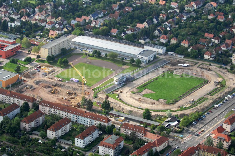 Aerial photograph Halle / Saale - Leichtathletik-Stadion und Sportplatz an Robert-Koch-Straße Ecke Paul-Suhr-Straße im Stadtteil Gesundbrunnen in Halle / Sachsen-Anhalt. Athletics stadium and sports ground at the street Robert-Koch-Strasse and Paul-Suhr-Strasse in the district Gesundbrunnen in Halle / Saxony-Anhalt.