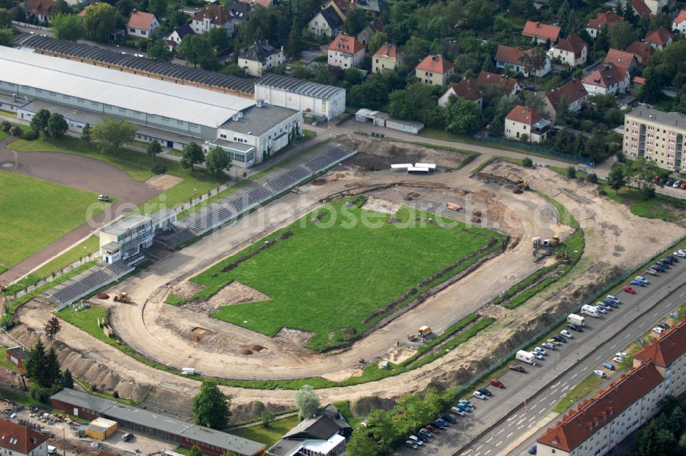 Halle / Saale from above - Leichtathletik-Stadion und Sportplatz an Robert-Koch-Straße Ecke Paul-Suhr-Straße im Stadtteil Gesundbrunnen in Halle / Sachsen-Anhalt. Athletics stadium and sports ground at the street Robert-Koch-Strasse and Paul-Suhr-Strasse in the district Gesundbrunnen in Halle / Saxony-Anhalt.