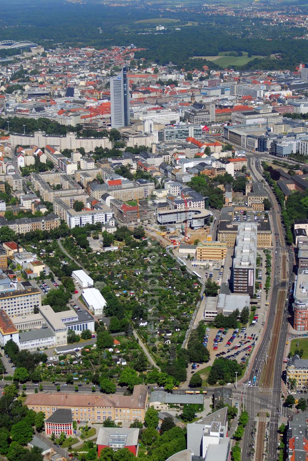 Leipzig from above - Blick auf das Wohnhaus der IKV GMBH an der Volkmarstraße in Leipzig.