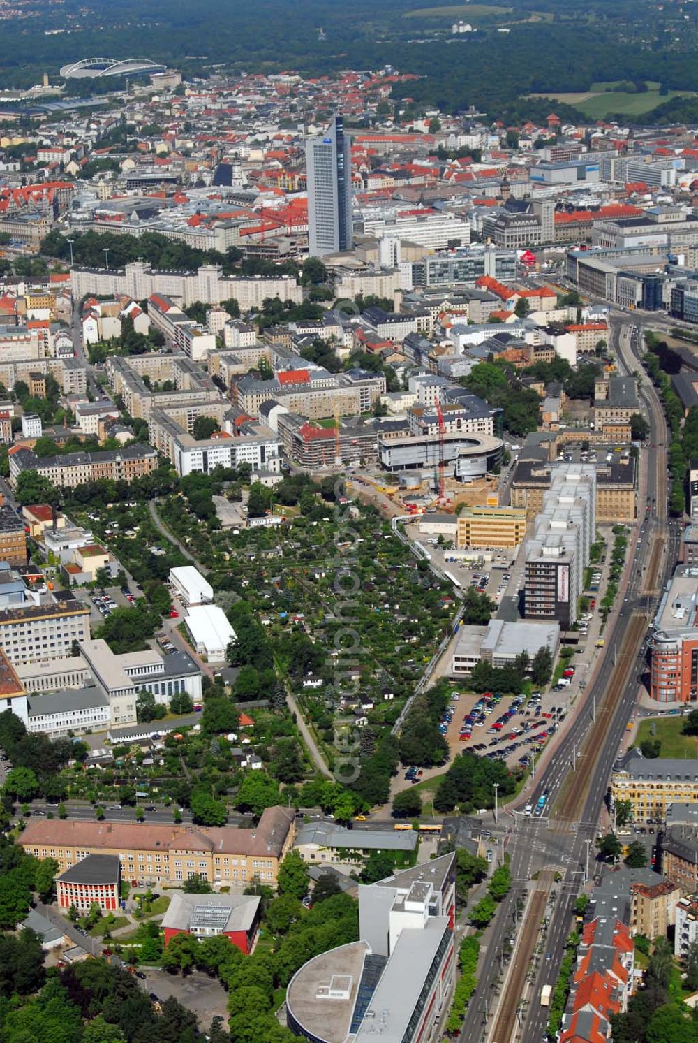 Leipzig from the bird's eye view: Blick auf das Wohnhaus der IKV GMBH an der Volkmarstraße in Leipzig.