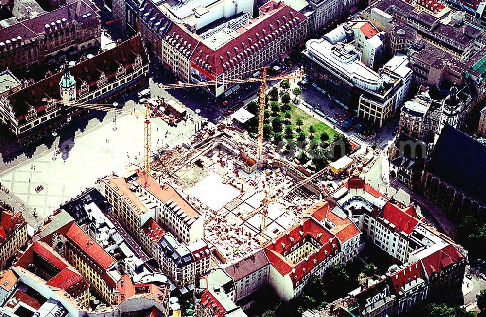 Leipzig / Sachsen from above - Leipzig / Sachsen Blick auf die Baustelle für Geschäfts- und Bürokomplex der KG Stoffel am Alten Markt, südlich vom Leipziger Hauptbahnhof (rechts: die Nikolai-Kirche)