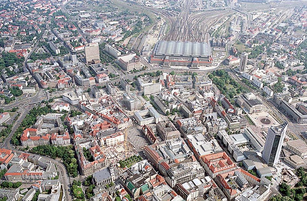 Leipzig / Sachsen from the bird's eye view: Leipzig / Sachsen Blick auf den nördlichen Stadtteil von Leipzig: oben liegt der Leipziger Hauptbahnhof, mittig ist die Baustelle vom neuen Geschäfts- und Bürokomplex der KG Stoffel, rechts der Sitz des Fernsehsenders mdr und das Leipziger Opernshaus