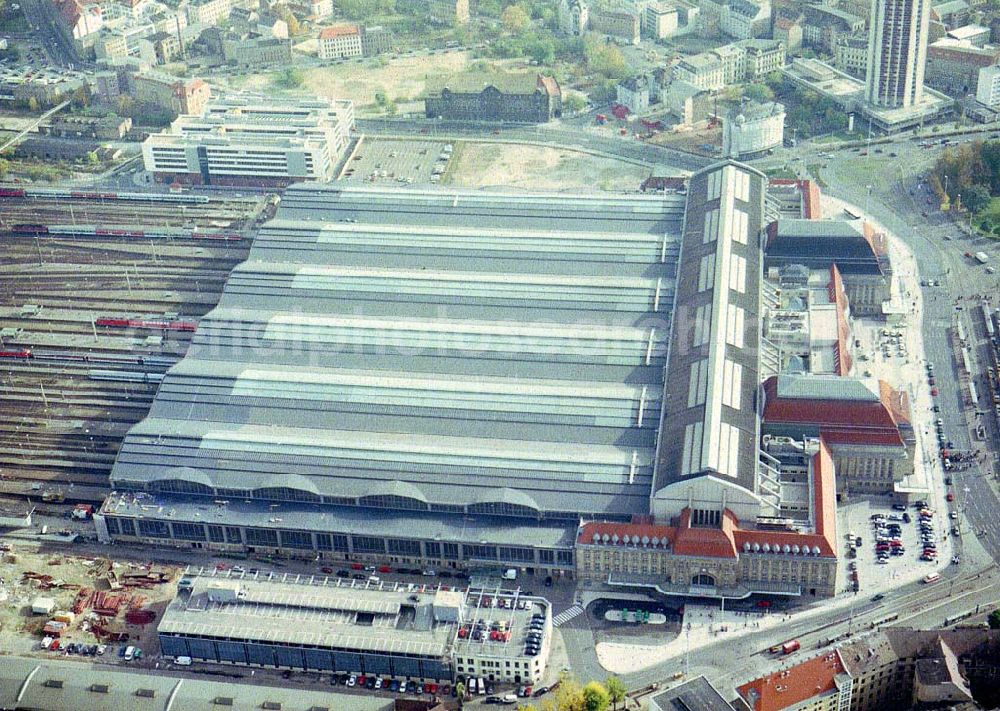 Aerial image Leipzig - Leipziger Hauptbahnhof mit ECE-Shoppingcenter in Leipzig / Sachsen.