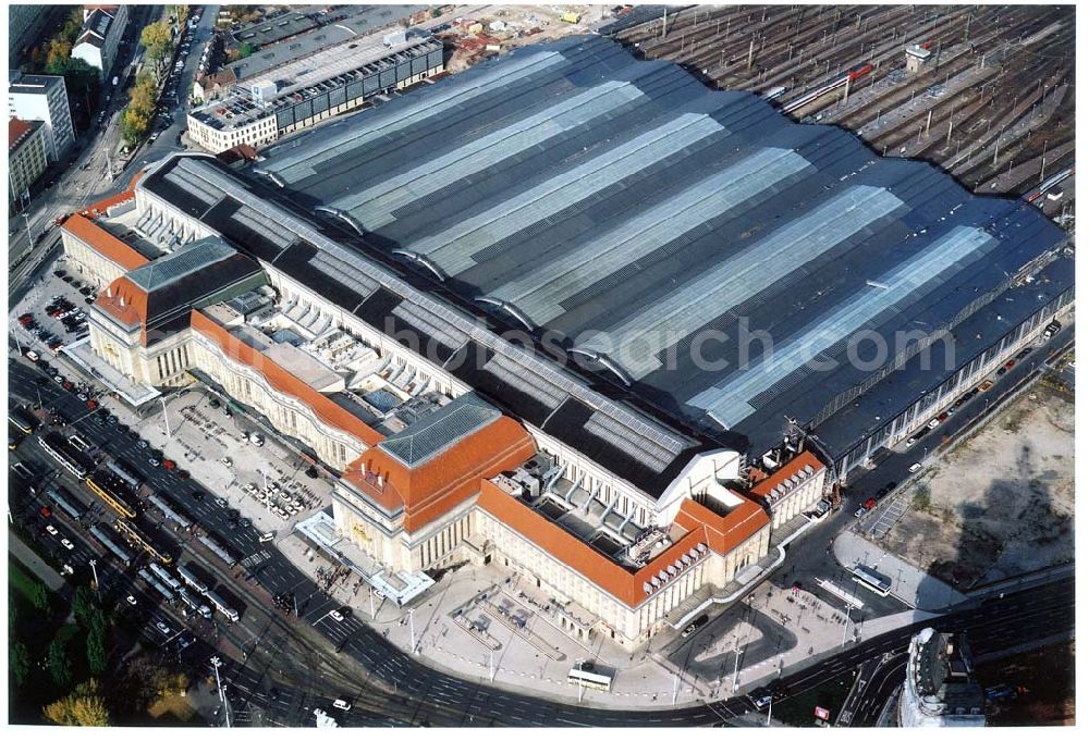 Leipzig from the bird's eye view: Leipziger Hauptbahnhof mit ECE-Shoppingcenter in Leipzig / Sachsen.