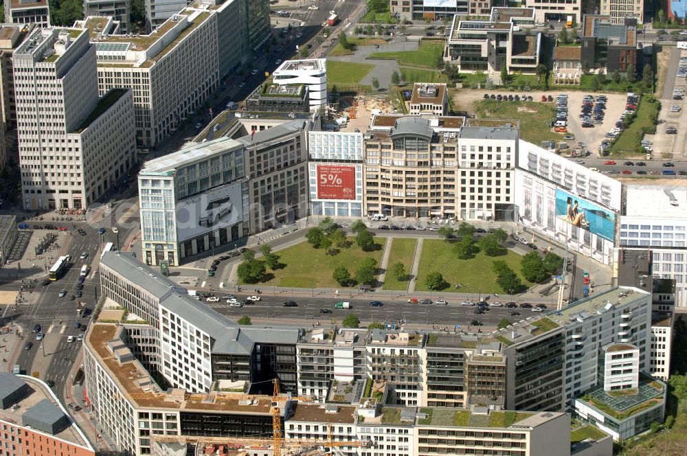 Aerial photograph Berlin - Blick auf den Leipziger Platz in Berlin-Mitte, der an der links im Bild zu sehenden EbertstraÃŸe liegt. An dem achteckigen Platz wurden 2 GebÃ¤udekomplexe errichtet, in denen sich hochwertige Wohnungen, BÃ¼rorÃ¤ume, Dienstleistungsangebote und Gastronomie befinden. Zum Beispiel ist im oberen GebÃ¤udeabschnitt links die Kanadische Botschaft ansÃ¤ssig. Kontakt: