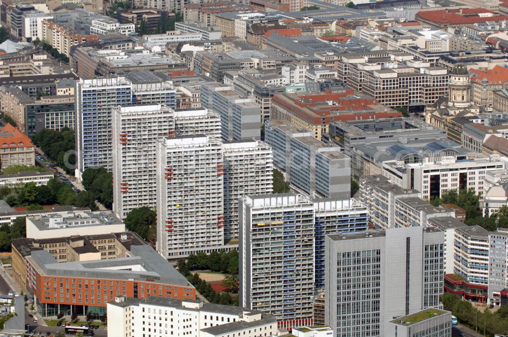 Aerial image Berlin - Blick auf einen Wohnkomplex an der Leipziger Straße in Berlin-Mitte, mit dem Deutschen Dom im Hintergrund. View to a housing area at the Leipziger Straße in the center of Berlin.