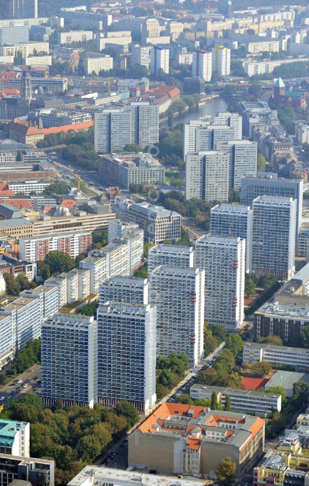 Berlin Mitte from the bird's eye view: Stadtansicht auf einen Hochhaus - Wohngebiet an der Leipziger Straße in Berlin-Mitte. View to a housing area at the Leipziger Straße in the center of Berlin.