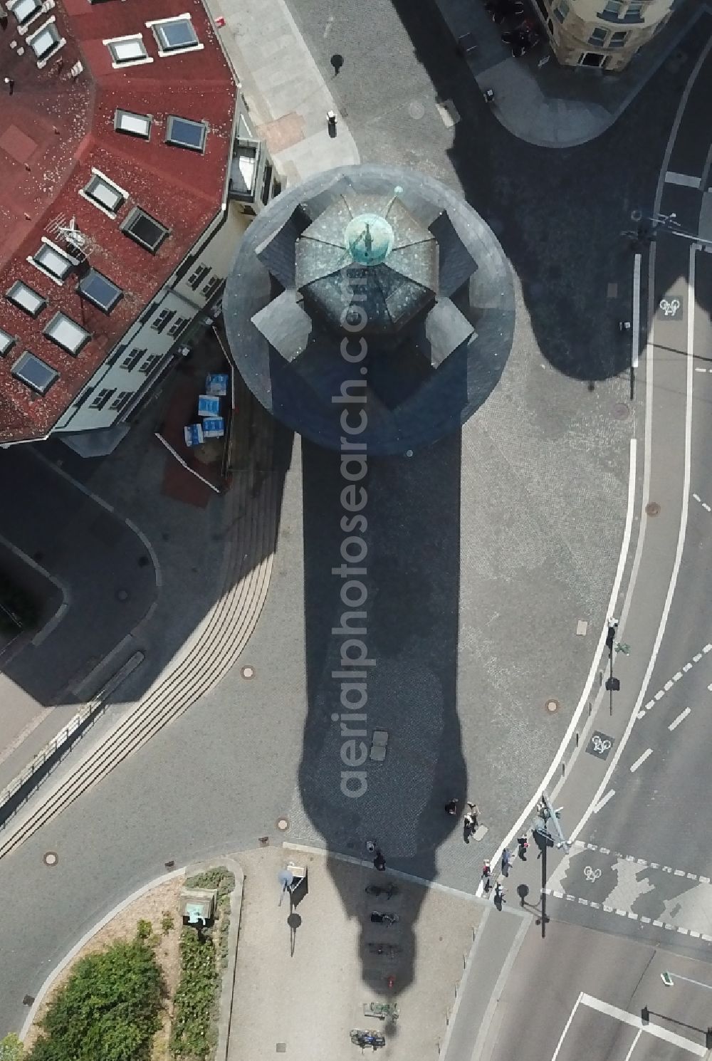 Halle (Saale) from the bird's eye view: Tower Leipziger Turm and the lower and upper Leipziger Strasse (Boulevard) in Halle an der Saale in the state of Saxony-Anhalt