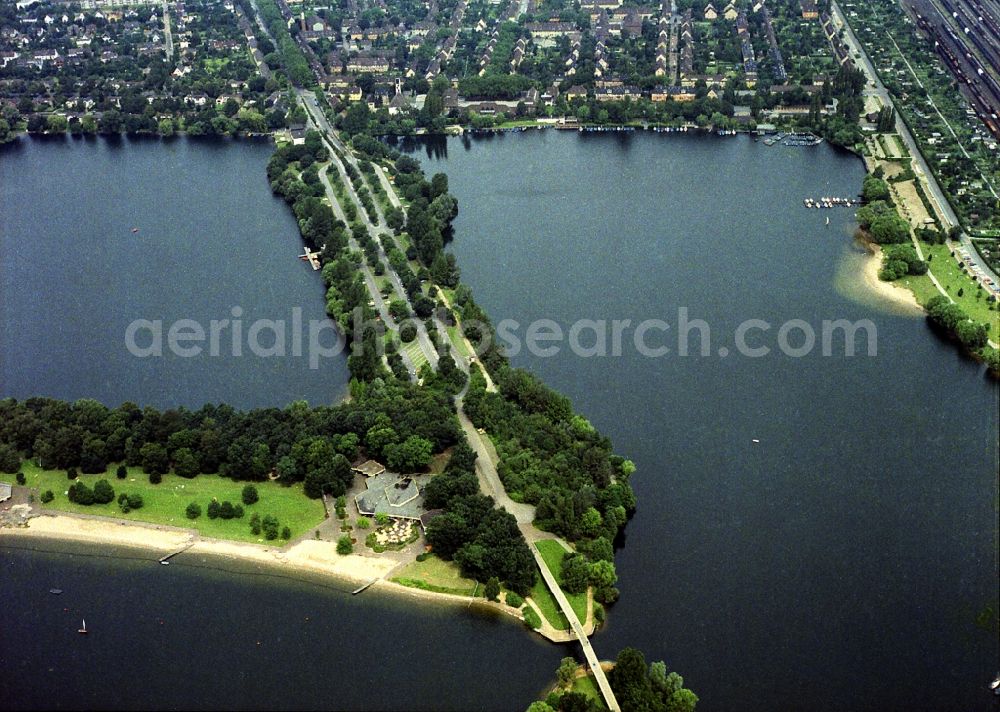 Aerial photograph Duisburg - Sporting center of the regatta courses - Racetrack Sportpark Wedau in Duisburg in the state North Rhine-Westphalia