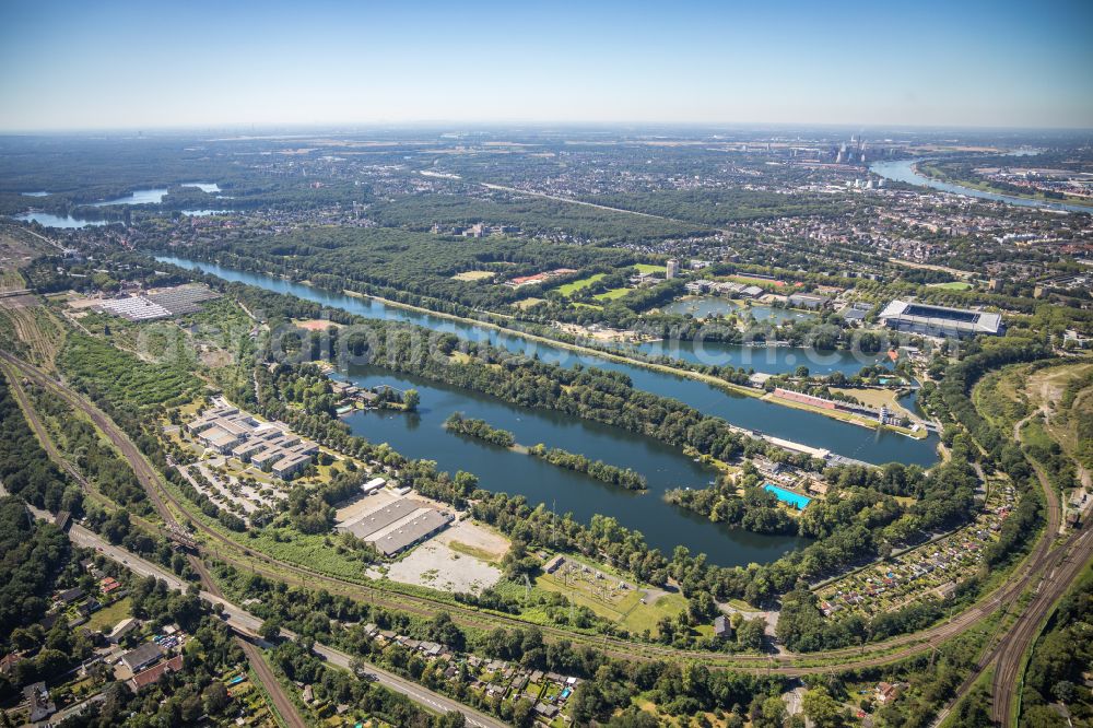 Aerial image Duisburg - Sporting center of the regatta courses - Racetrack Bertasee Neuendorf-Sued - Regattabahn Duisburg in Duisburg at Ruhrgebiet in the state North Rhine-Westphalia