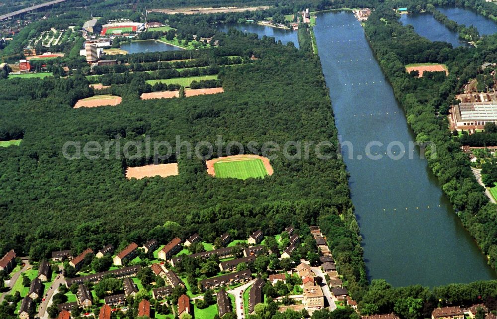 Duisburg from above - Sporting center of the regatta courses - Racetrack of Sportpark Wedau in Duisburg in the state North Rhine-Westphalia