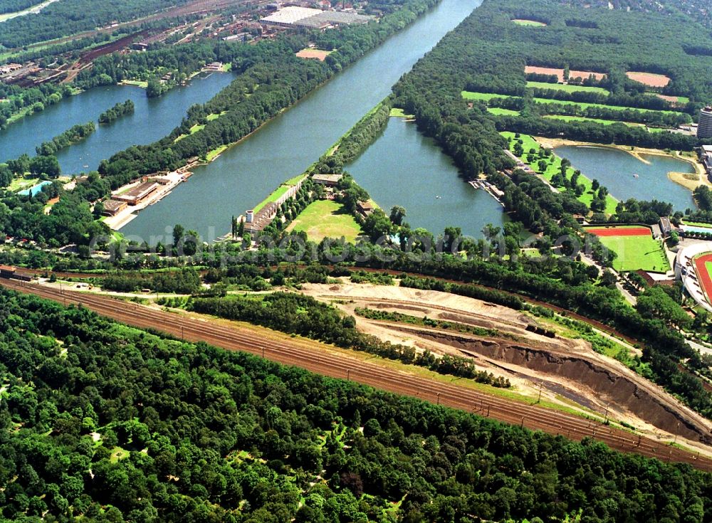 Duisburg from the bird's eye view: Sporting center of the regatta courses - Racetrack of Sportpark Wedau in Duisburg in the state North Rhine-Westphalia