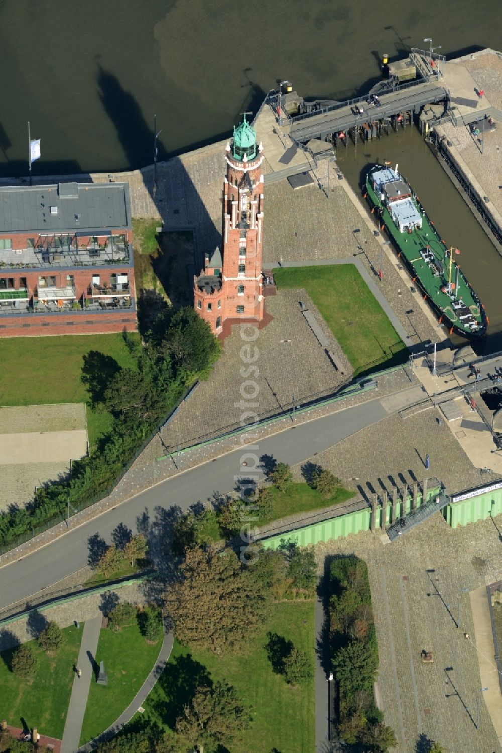 Bremerhaven from above - Lighthouse as a historic seafaring character in the coastal area of Bremerhaven Oberfeuer in Bremerhaven in the state Bremen