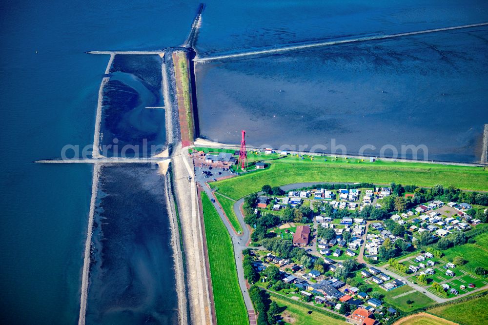 Aerial photograph Butjadingen - Lighthouse as a historic seafaring character in the coastal area Oberfeuer Leuchtturm Preusseneck on street Eckwarder Strasse in Butjadingen in the state Lower Saxony, Germany