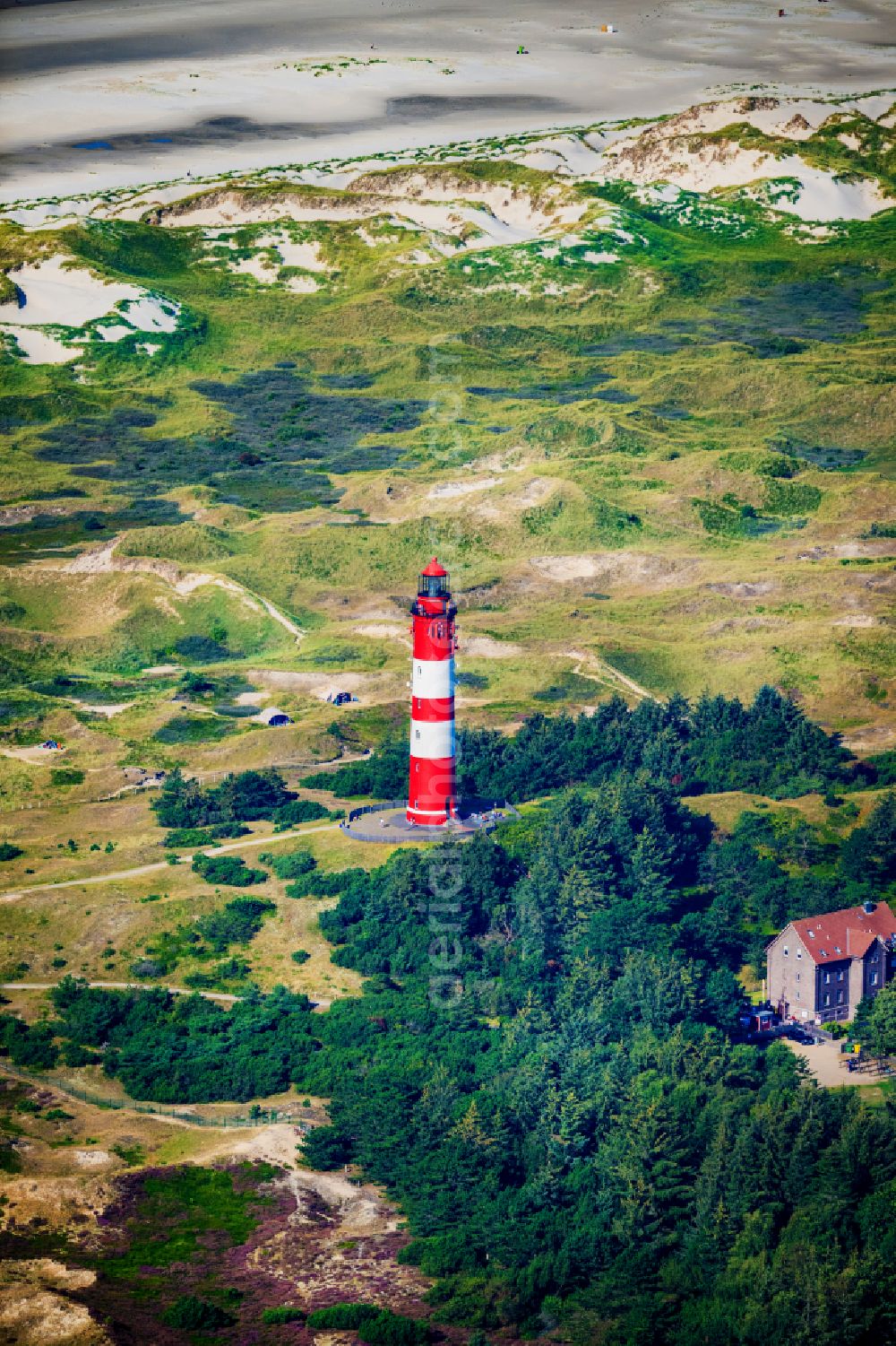 Aerial photograph Nebel - Lighthouse as a historic seafaring character Amrum in Nebel auf Amrum in the state Schleswig-Holstein, Germany