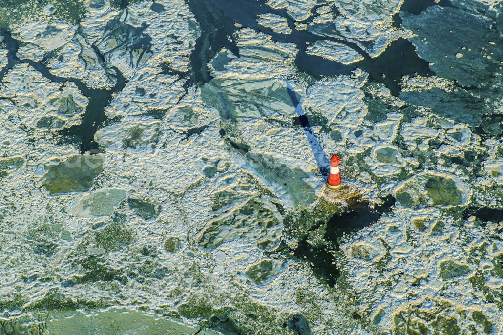 Aerial photograph Wilhelmshafen - Lighthouse Arngast a nautical sign in the Jadebusen south of Wilhelmshaven in pack ice on a sandbank in the Watt in Lower Saxony Germany