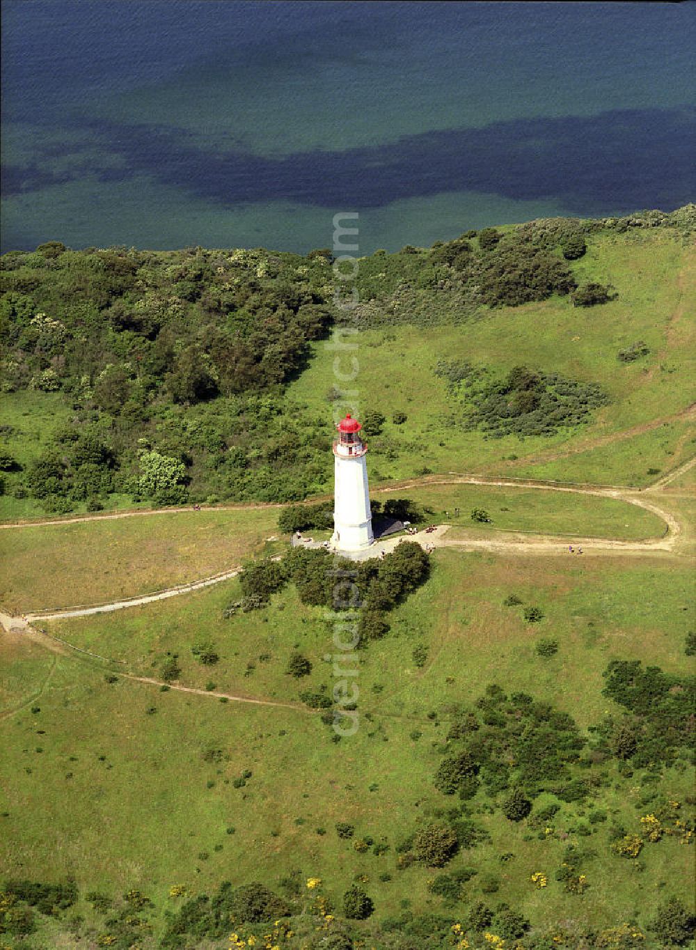 Aerial image Hiddensee - Blick auf den Schlukswiekberg mit dem 1887/1888 erbauten 28 m hohe Leuchtturm. Als technisches Denkmal ist er der Öffentlichkeit zugänglich. View of the Schlukswiekberg with the 28 m high beacon built in 1887/1888. As a technical monument is open to the public.