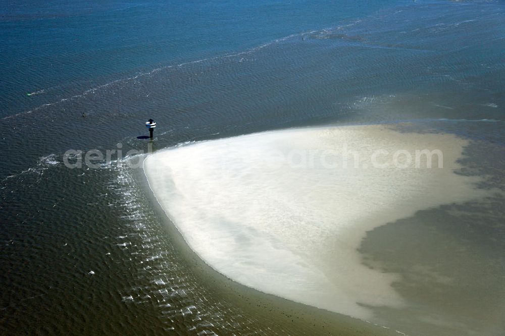 Aerial photograph Langlütjen - View at the lighthouse under fire in Langlütjen. The tower head is an emergency shelter for technicians and switching technology for the leading lights. The tower is in operation since 1970