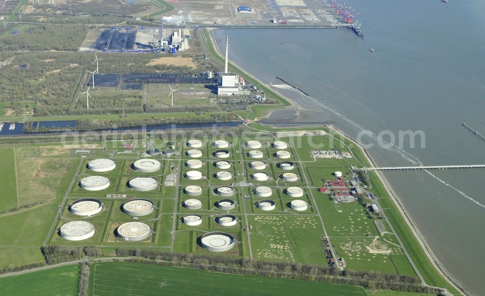 Aerial photograph Wilhelmshaven - The oil tank farm in the oil port in Wilhelmshaven in Lower Saxony