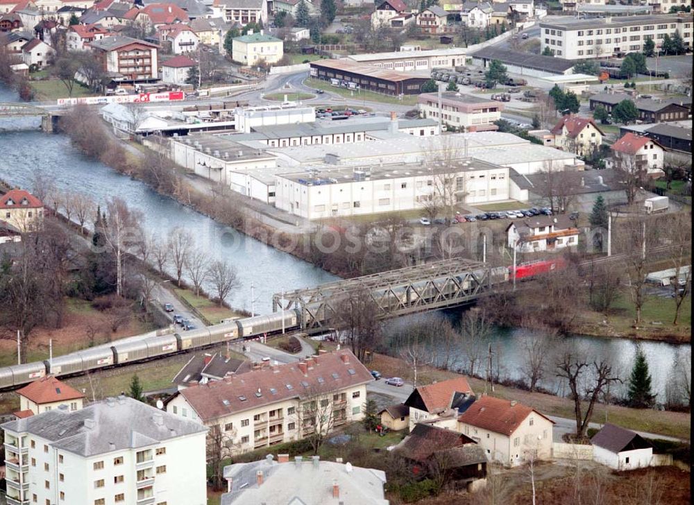  from above - LIDL - Logistikzug auf der Strecke Lambach - Villach in Österreich.